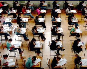 Metoda de supraveghere a elevilor la Bacalaureat 2014 si Evaluare Nationala