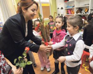 Liber la martisoare pentru dascali de 8 martie