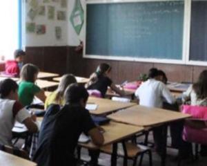 Ponta ii cere ministrului Educatiei sa rezolve problema fondului clasei
