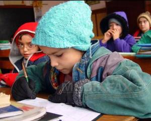 Frig in scoli si gradinite: de ce sunt tinuti copiii in sali de clasa neincalzite