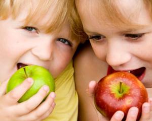 Programul privind consumul de fructe proaspete a fost extins si la gradinita