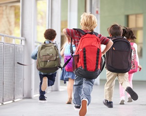 Ministrul Educatiei: Programele scolare au fost aprobate de guvernul tehnocrat. Ce spune despre greutatea ghiozdanelor