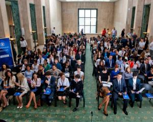 300 de elevi si studenti incep programul de internship organizat de Guvernul Romaniei