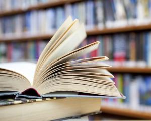 Manuale noi pentru clasele I, a II-a si a III-a: Ministerul Educatiei a lansat licitatia