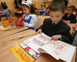 Vanzarea de carti si auxiliare in scoli este ilegala
