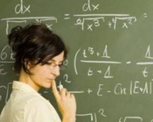 Elevii de clasa a III-a si a IV-a pasionati de matematica pot partcipa la Centrul de Excelenta