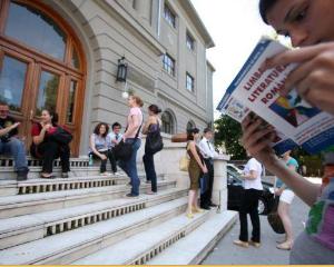 MEN recruteaza profesori care sa elaboreze noile programe pentru gimnaziu