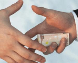 Profesorii arestati preventiv sunt suspendati din functie