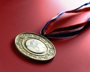 Elevul de pe locul I la olimpiadele scolare internationale va primi un salariu de baza minim brut