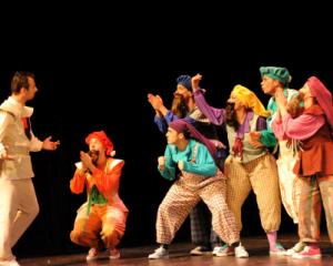 Activitati extrascolare: A inceput stagiunea 2014-2015 a Operei Comice pentru Copii