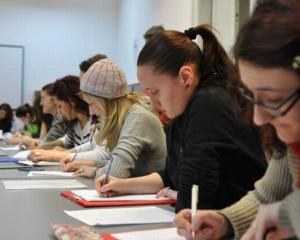 Universitatile ar trebui sa se implice in pregatirea elevilor de clasa a XII-a