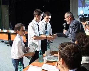 Elevii si profesorii din Brasov, premiati la sfarsit de an pentru rezultate deosebite
