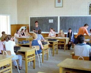Cei mai buni elevi din Botosani pot castiga un apartament sau o tableta de ultima generatie