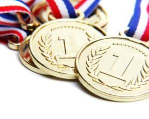 Elevi de nota 10 recompensati de primarul din Botosani