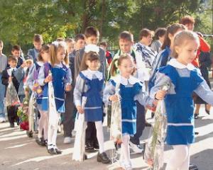 Luni s-a auzit primul clopotel al anului scolar 2015-2016