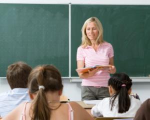 Scade numarul de elevi si studenti - mai putini cu 45.000 in 2017. Avem un profesor la 15 elevi