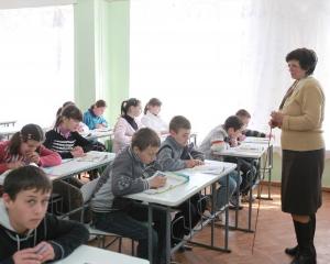 De ce nu primesc toti profesorii majorarea salariala de 10%