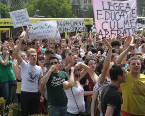 Protestele in educatie continua. Studentii ies in strada si solicita 6% din PIB pentru invatamant