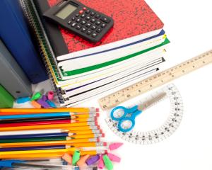 Infografic: primul clopotel al anului scolar 2015-2016 se apropie. Cat ii costa pe parinti?