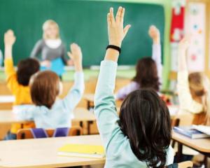 Consultatii stomatologice si rechizite gratuite pentru elevi