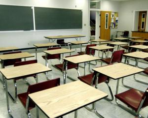 Conflict la o scoala, intre directoarea institutiei si profesorul de engleza