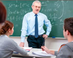 Bogdan Hossu: "Plata diferentelor salariale cuvenite profesorilor pentru perioada 2008 - 2011 creeaza o discriminare"