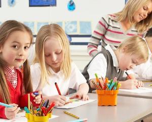 Starea de bine a elevilor si relatia cu comunitatea, factorii principali pentru evaluarea scolilor