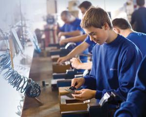 Noi modificari pentru invatamantul profesional dual din septembrie