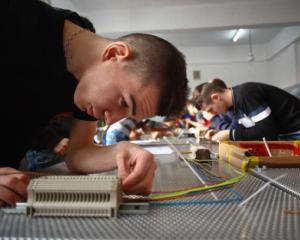 Inscrieri peste numarul de locuri la scolile profesionale de mecanica, electronica si electrotehnica
