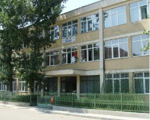 Drapelul si imnul national devin obligatorii din 2014 in toate scolile din Rusia