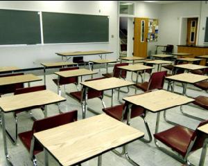 Scoli inchise de la 15 septembrie, din cauza numarului mic de elevi