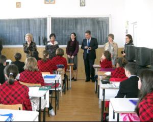 Primarul din Suceava acorda 1.000 de burse elevilor si investeste 1,5 milioane de euro in educatie
