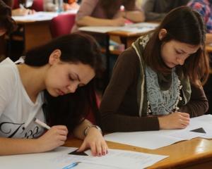 Simulare de bacalaureat in clasa a XI-a: pro sau contra?