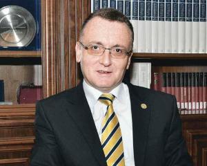 Ministrul Educatiei: la investitiile in scolile fara autorizatie se va tine cont si de viabilitatea acestora