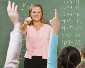 Noua Lege a Salarizarii: Ce se intampla cu sporul de doctorat, compensatiile si criteriile de performanta pentru profesori