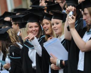 Burse de 500 de lei pentru studenti. Ce conditii trebuie sa indeplineasca