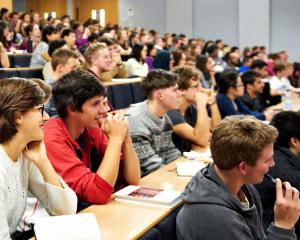 Sudentii vor un sistem educational curat si condamna atitudinea Parlamentului si a anumitor universitati cu privire la studiile doctorale