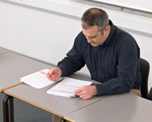 Cum poate un profesor suplinitor sa devina titular pe post