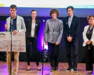 Un licean roman a castigat Alumni Leadership Award in finala europeana "Compania anului 2015" de la Berlin