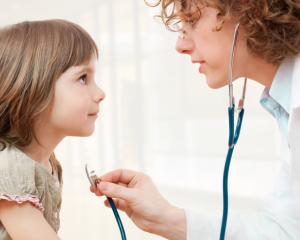 Guvernul a adoptat legea care permite parintilor  sa isi ia o zi libera anual pentru vizita medicala a copiilor